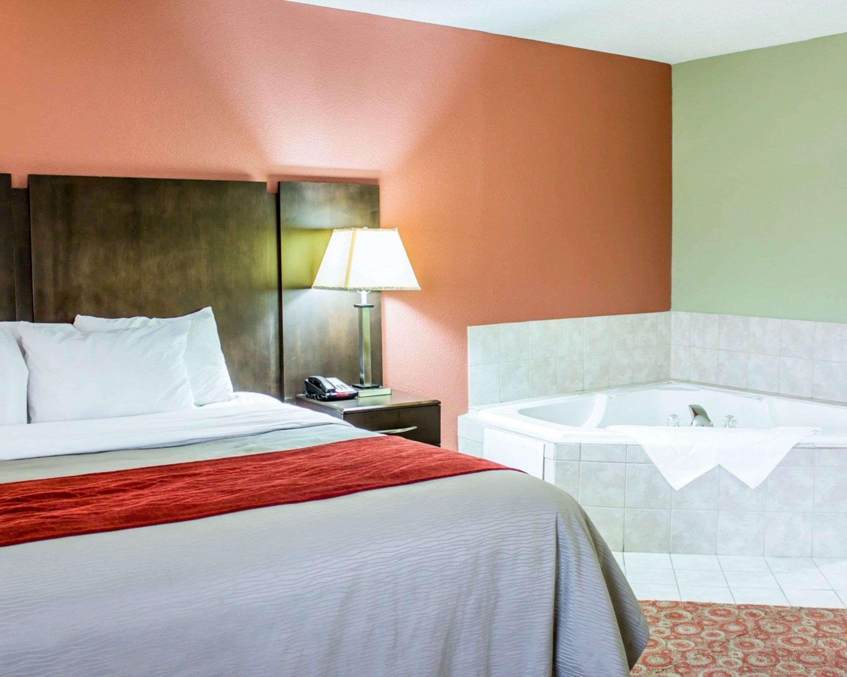 Quality Inn Raleigh Downtown Eksteriør billede